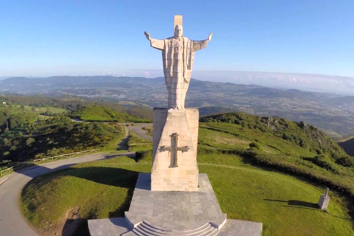 escultura completa oviedo asturias monte naranco